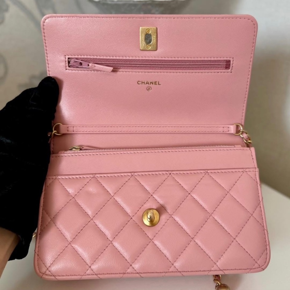 Chanel WOC - Picture 2 of 3